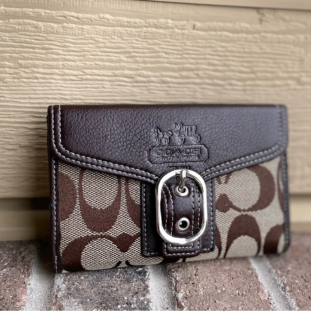 Coach signature wallet in very good condition